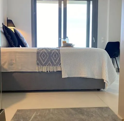 Luxury Maisonette With Shared Pool