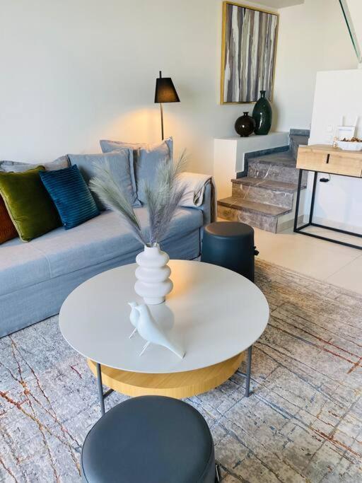 Luxury Maisonette With Shared Pool Apartment *