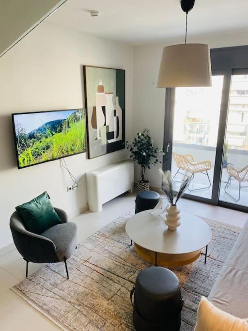 Apartment Luxury Maisonette With Shared Pool *