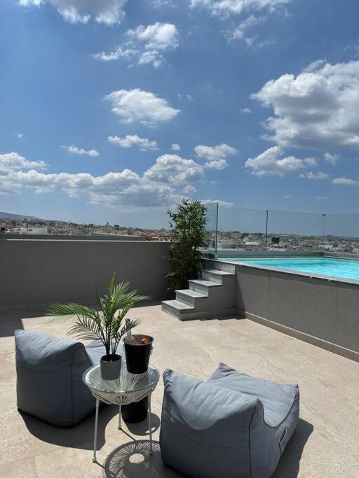 Luxury Maisonette With Shared Pool *