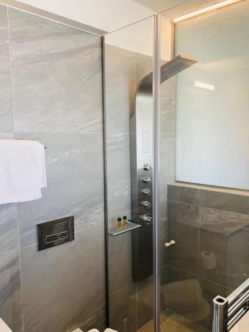 Apartment Luxury Maisonette With Shared Pool